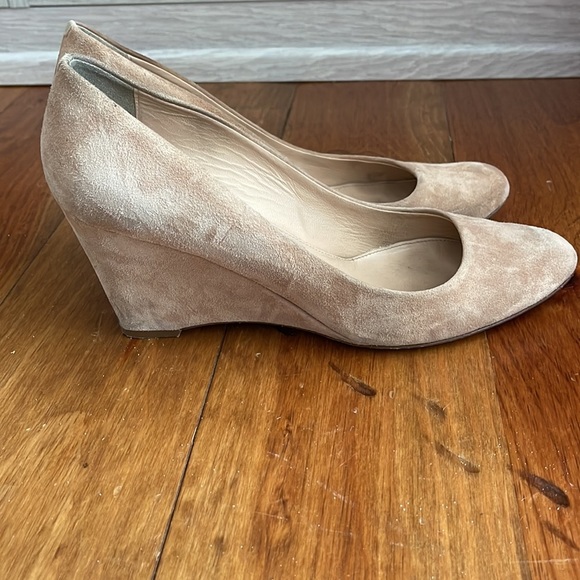 Classic J Crew suede wedge shoes! EUC. Will look like new w/ proper cleaning - Picture 3 of 5